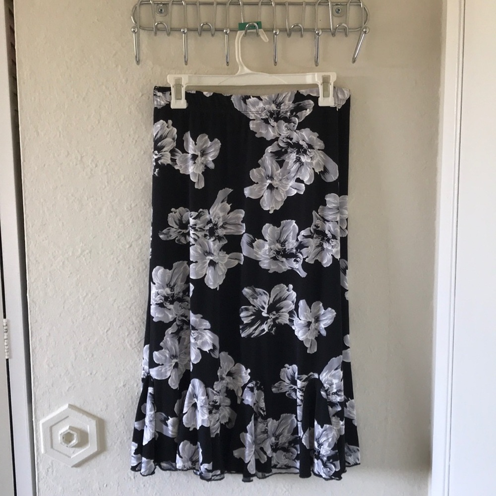 Flowy midi skirt